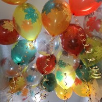 30 шаров под потолок "Кленовые листья"